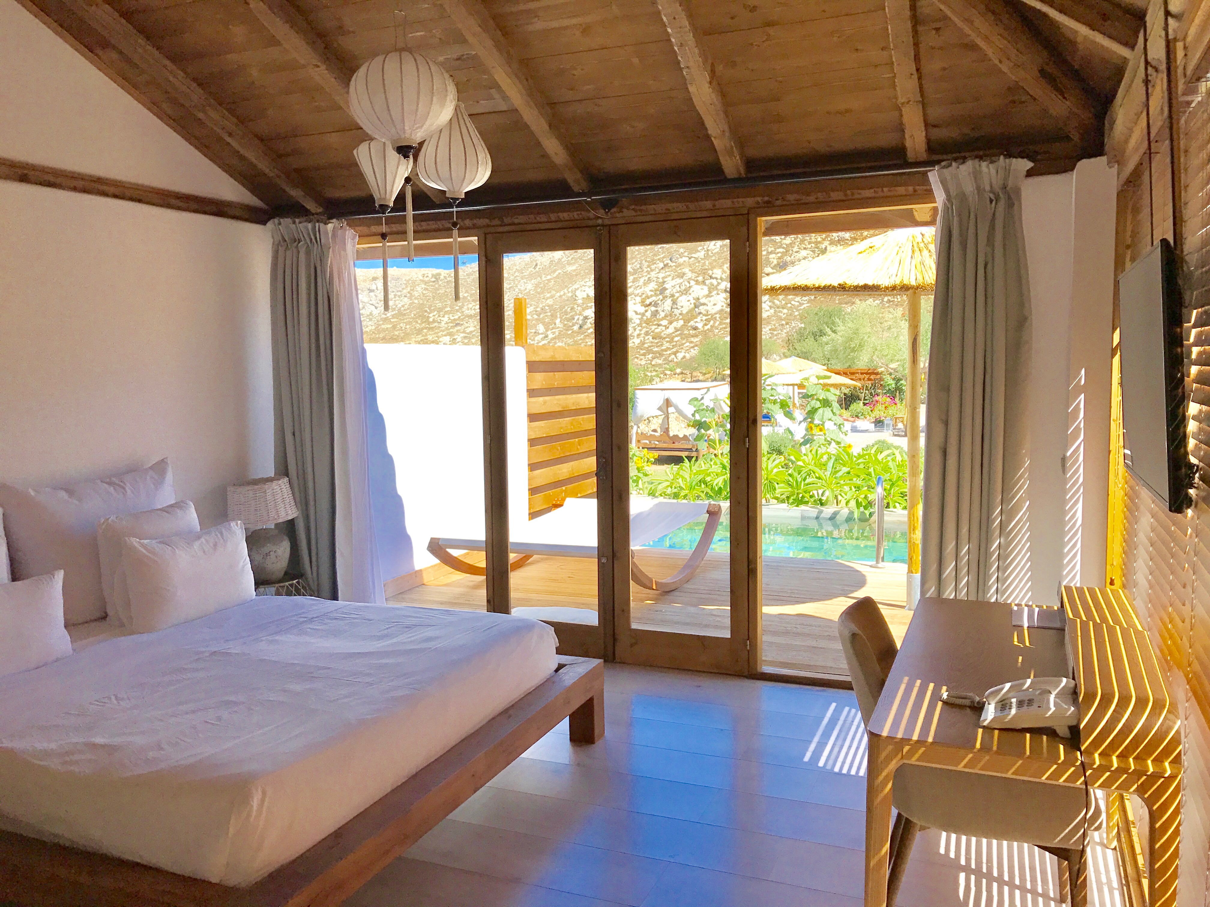 EXECUTIVE, BUNGALOW, PRIVATE POOL