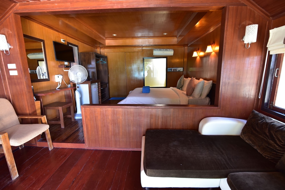 Lipe Power Beach Resort 50/50