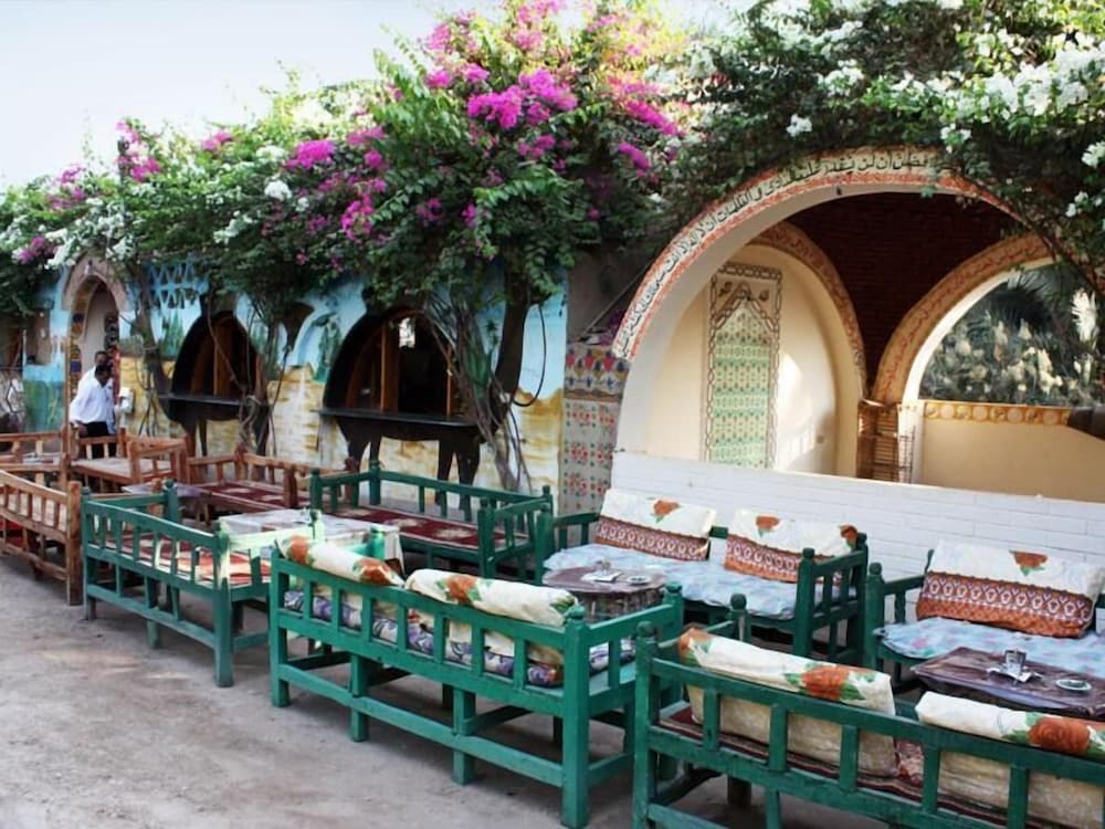 Al Baeirat Hotel 42/44