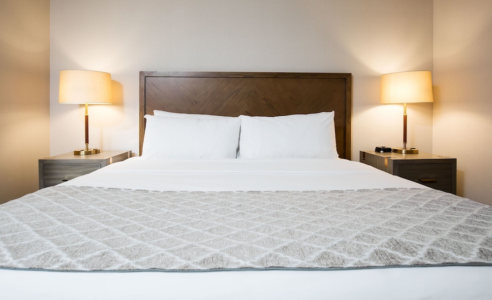 جناح بسرير كينج، Pomeroy Inn & Suites Prince George 2/4