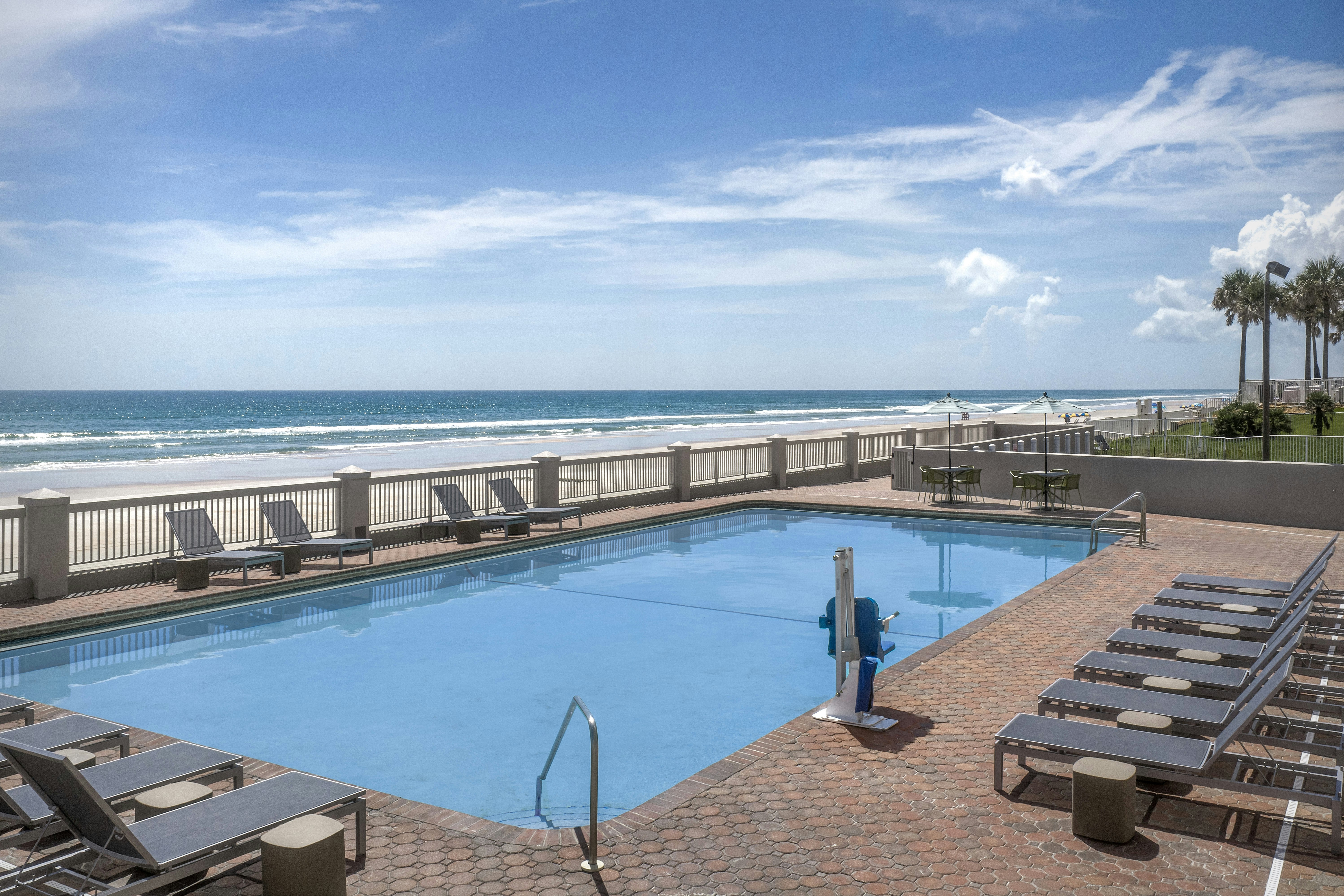 Hampton Inn Daytona Beach Shores 44/45