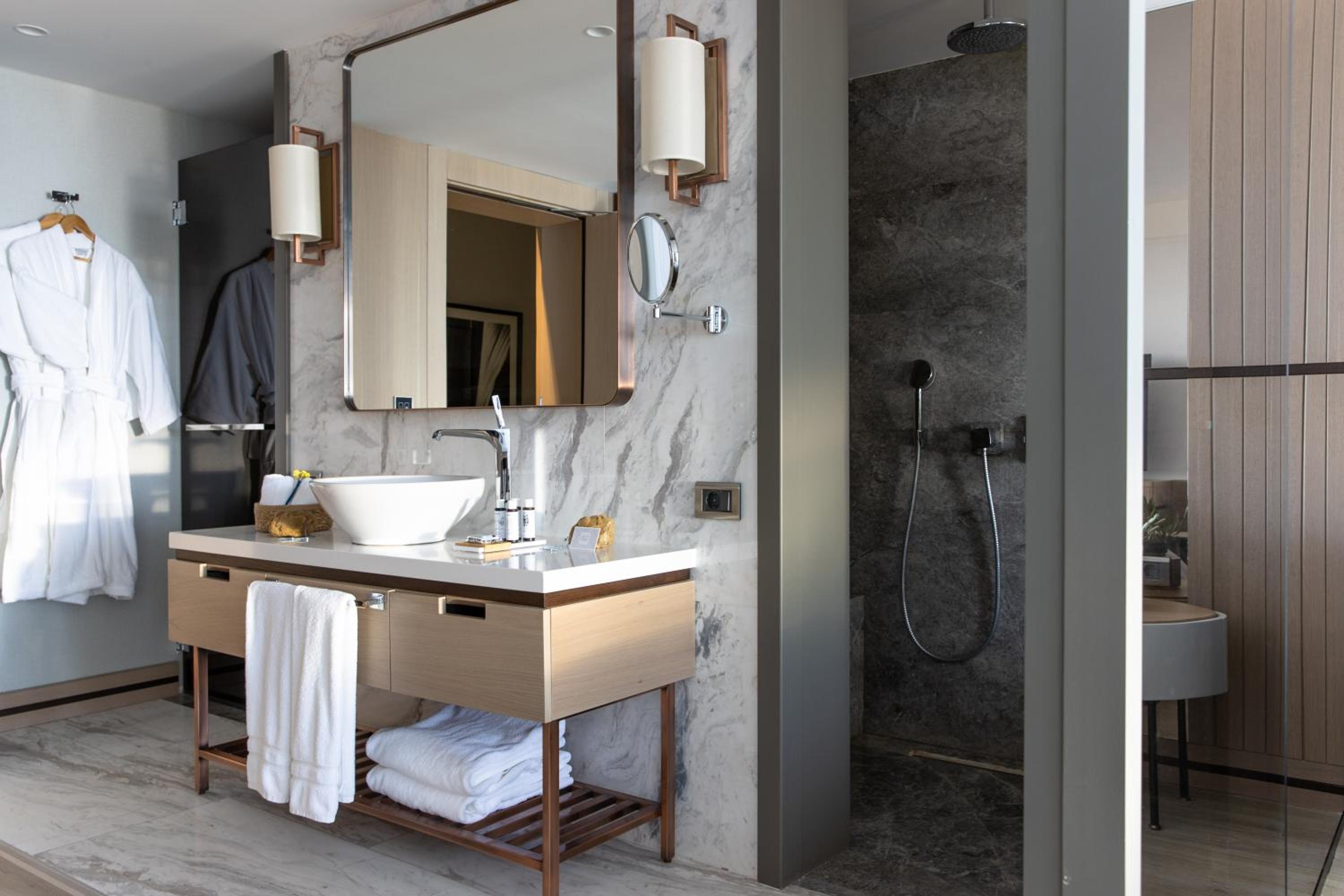 Deluxe, Partial Sea View, METT Hotel & Beach Resort Bodrum 2/3