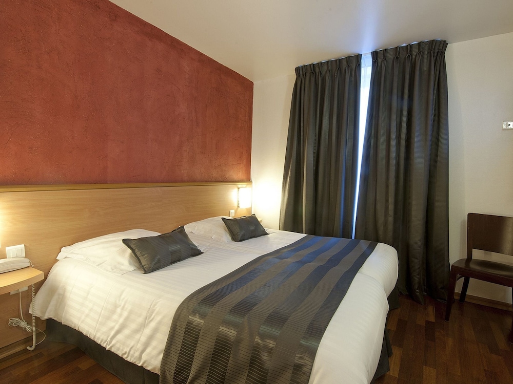 ROOM, DOUBLE BED