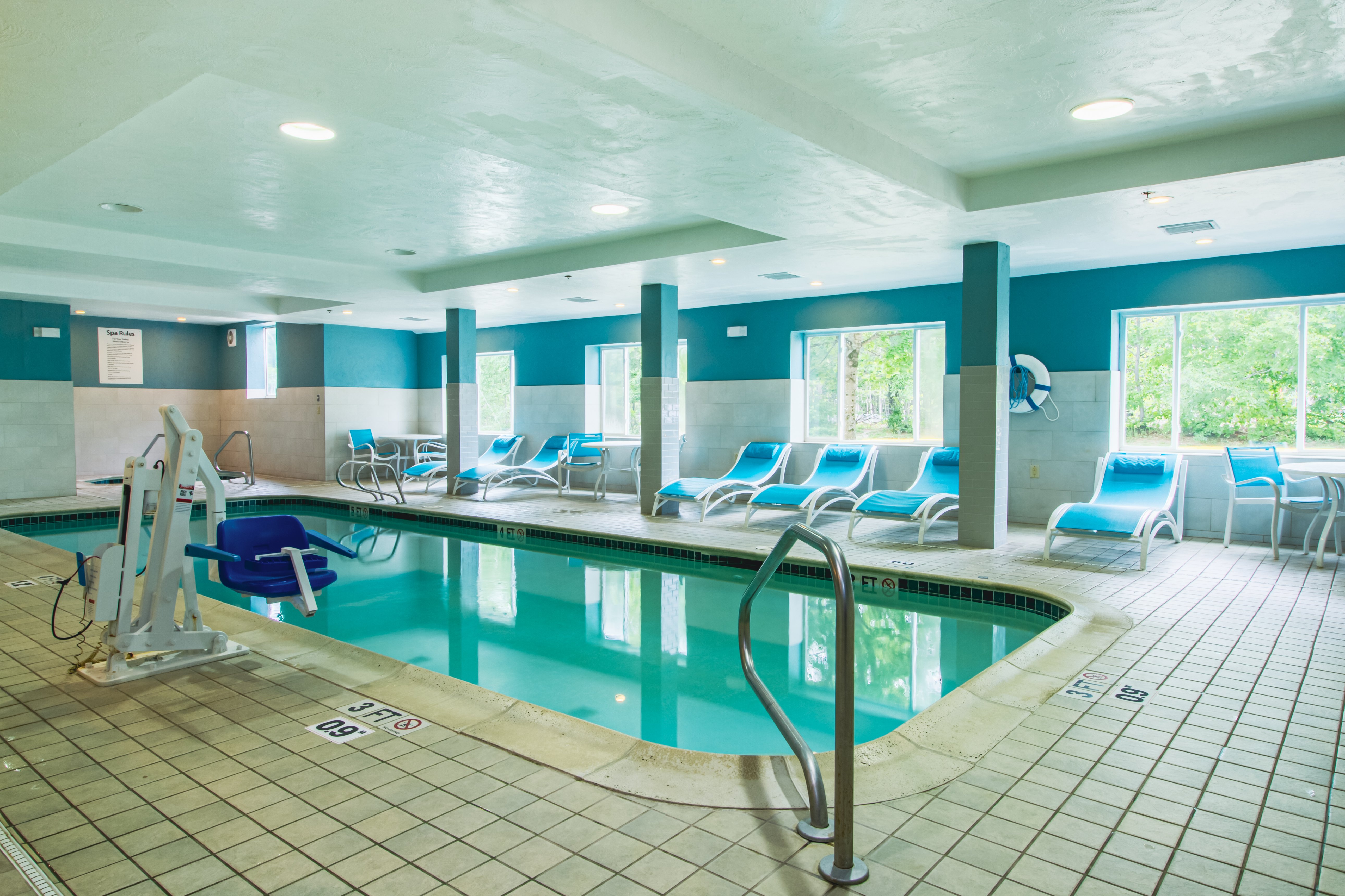 Holiday Inn Express & Suites Lincoln East - White Mountains 29/47