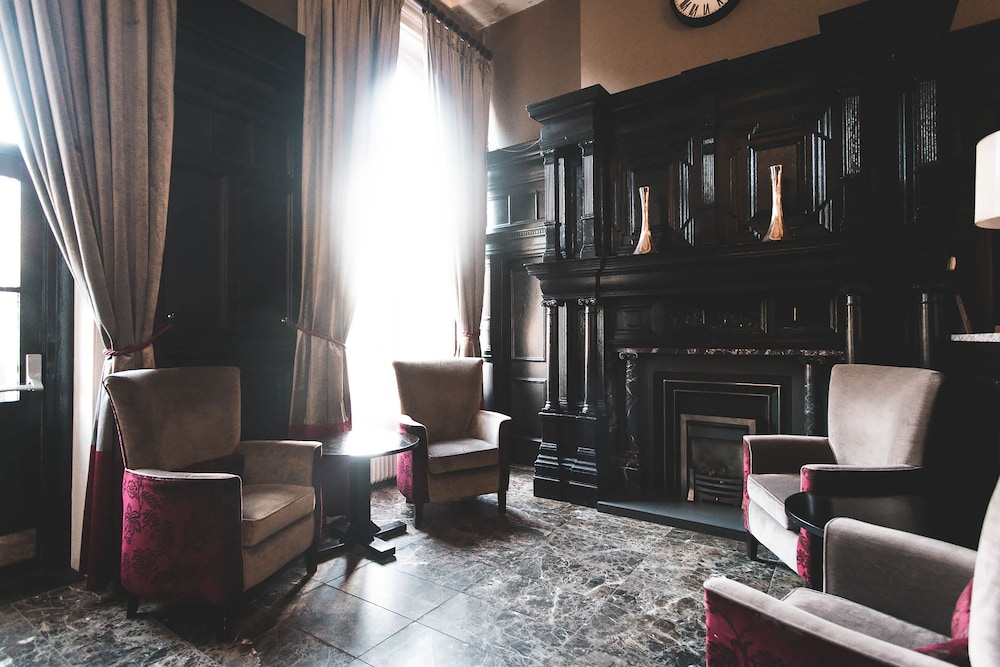 The Victoria Hotel, Bradford by Sunday 22/36