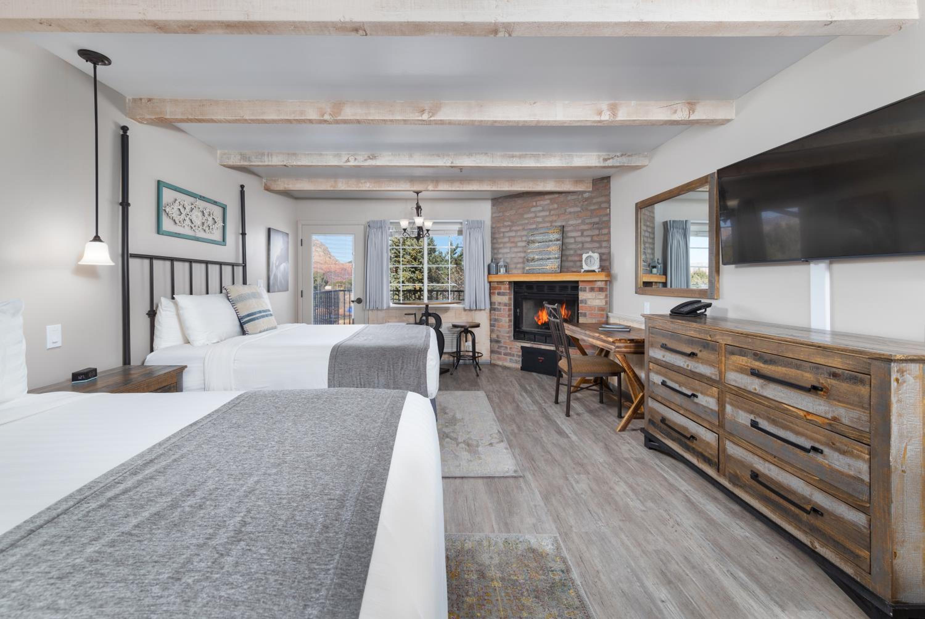Room, 2 Queen Beds, Sky View
