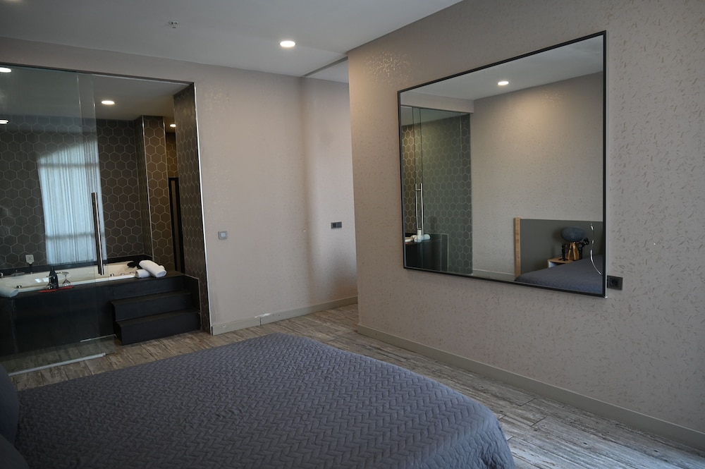 Agora Suites 34/67