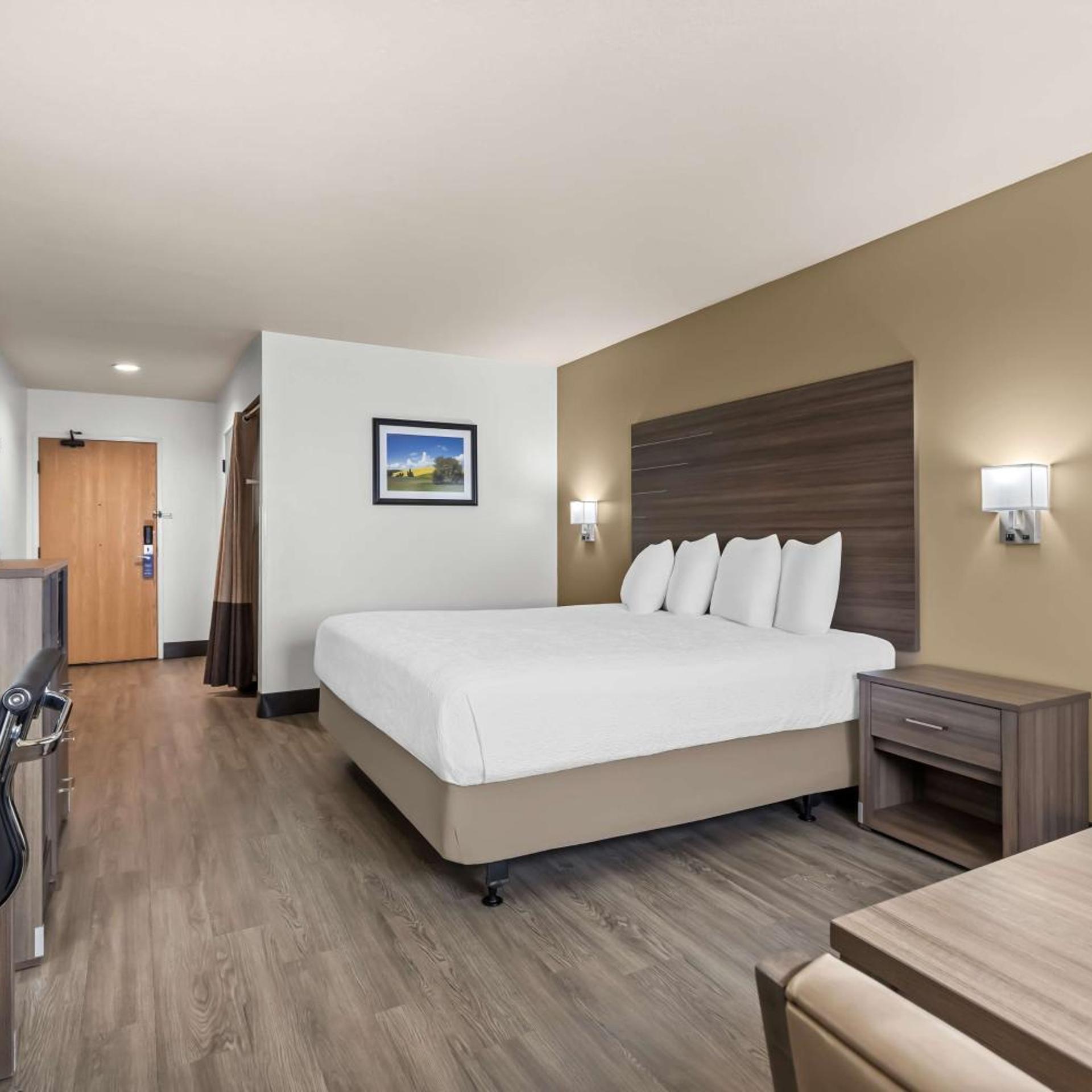 Room, King Bed, Bathtub, Accessible