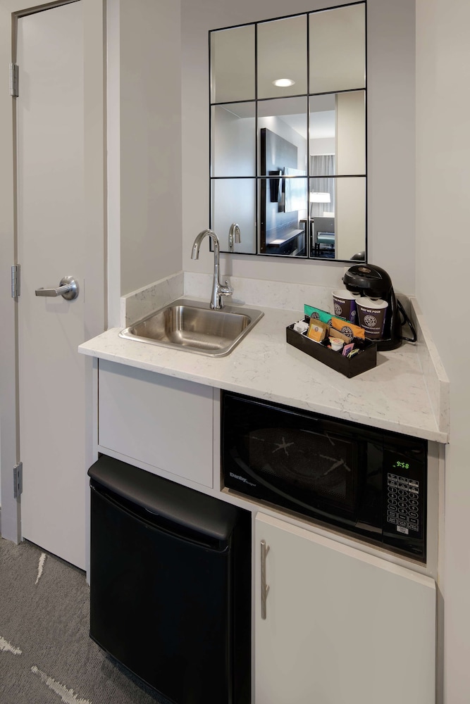 Embassy Suites By Hilton Atlanta Perimeter Center 50/60