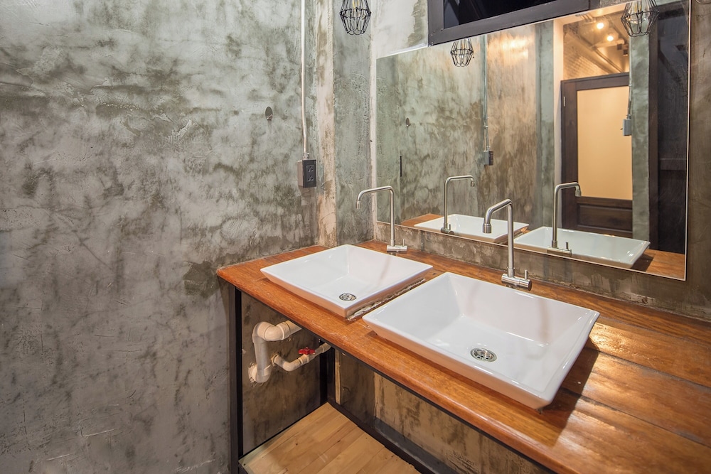Family, External Bathroom، Yindee Travellers Lodge 5/5