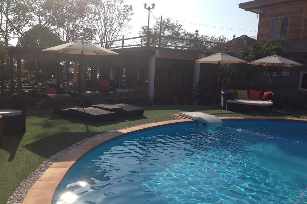 Check In & Chill Out Laem Sok Pier 22/28