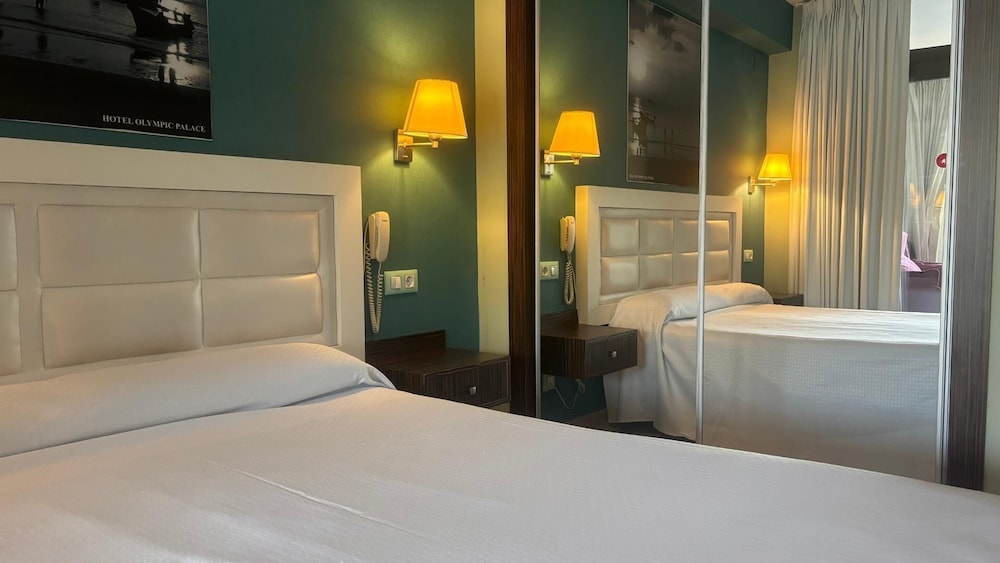 ROOM, DOUBLE OR TWIN BED