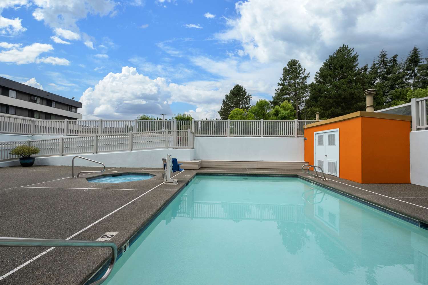 Best Western Alderwood 27/48