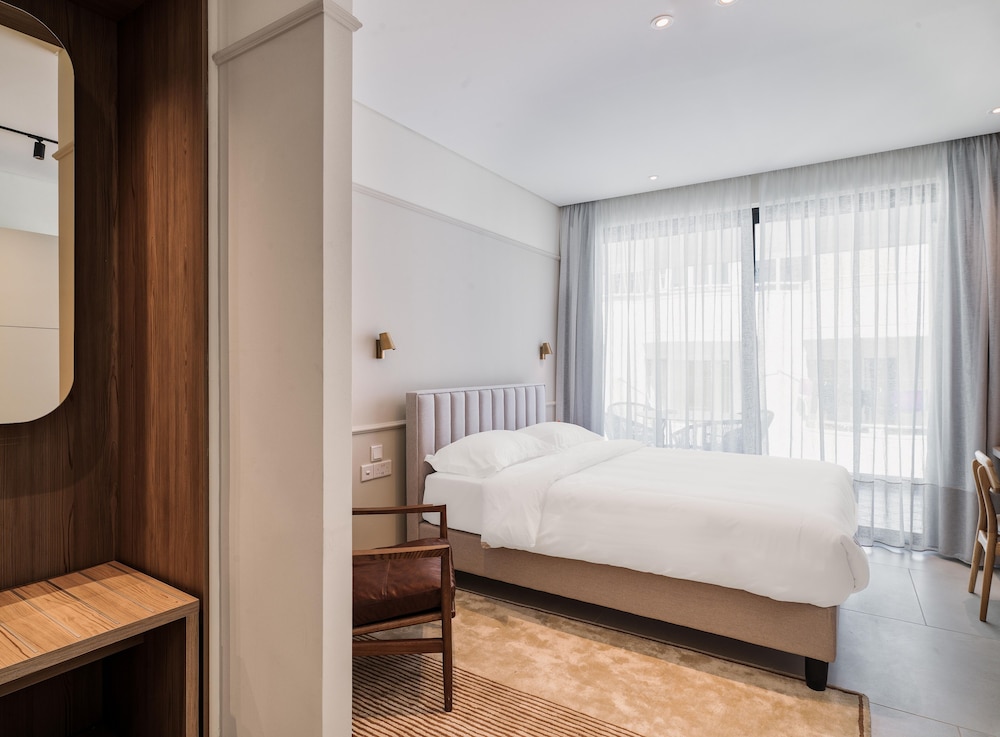 LIV Mackenzie Beach Suites 19/55