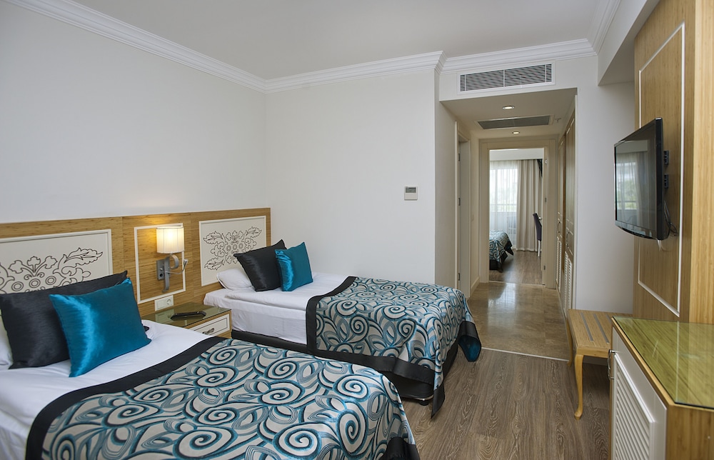 Crystal Waterworld Resort and Spa 13/50