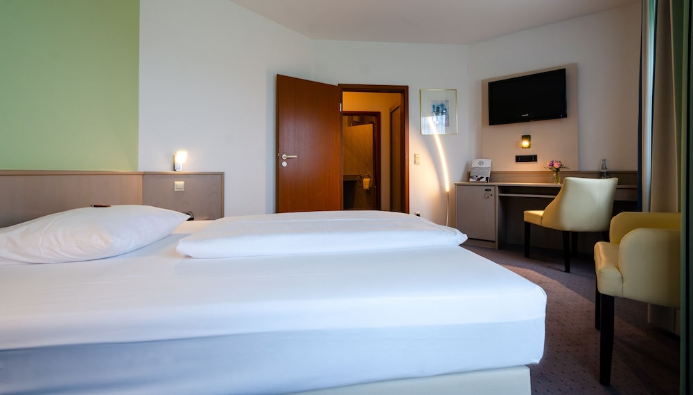 Room, Single, King Bed