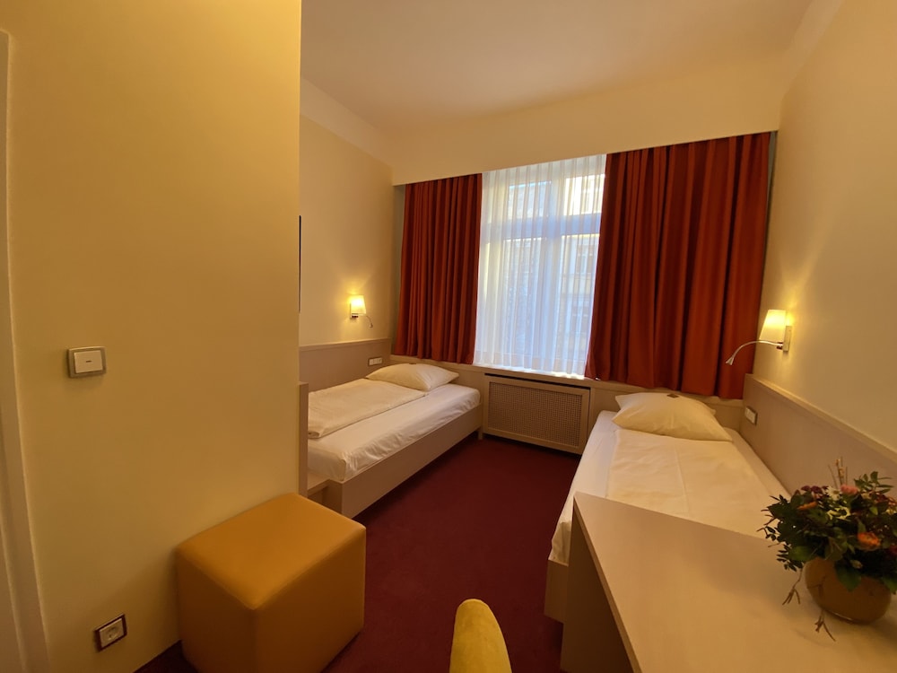 City Partner Hotel Adria 30/84