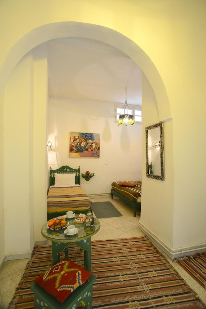 Dar Ya Hostel 33/66