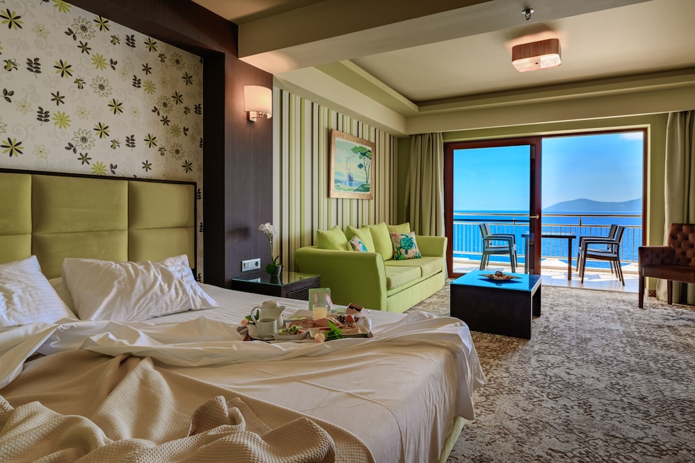 Odyssey Hotel 15/50