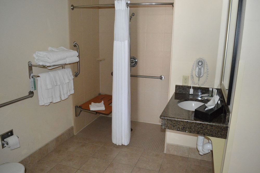 Staybridge Suites Milwaukee West-Oconomowoc 23/73
