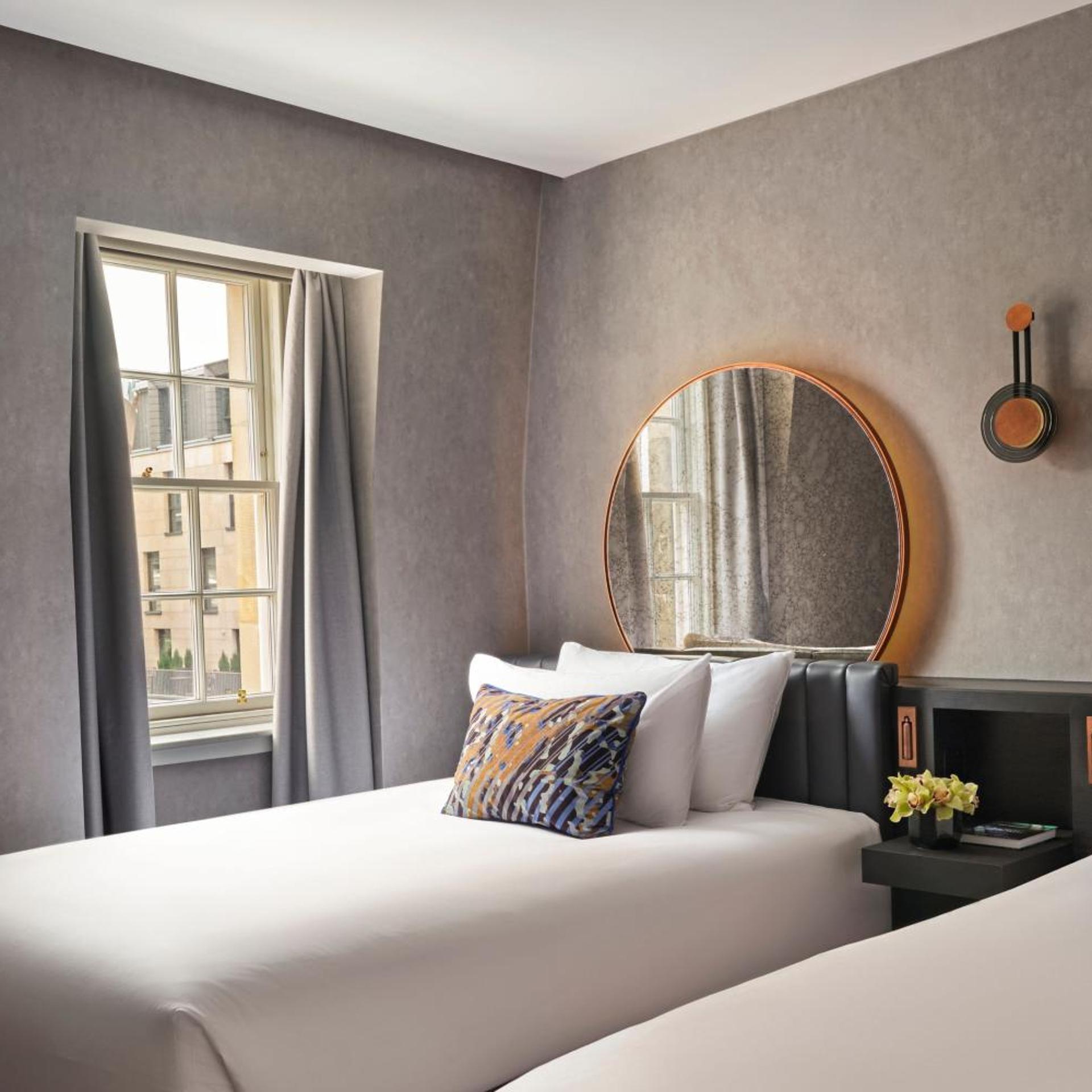 Deluxe, Suite, Twin Beds 2/5