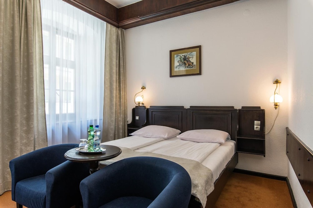 Dwor Polski Hotel 8/50