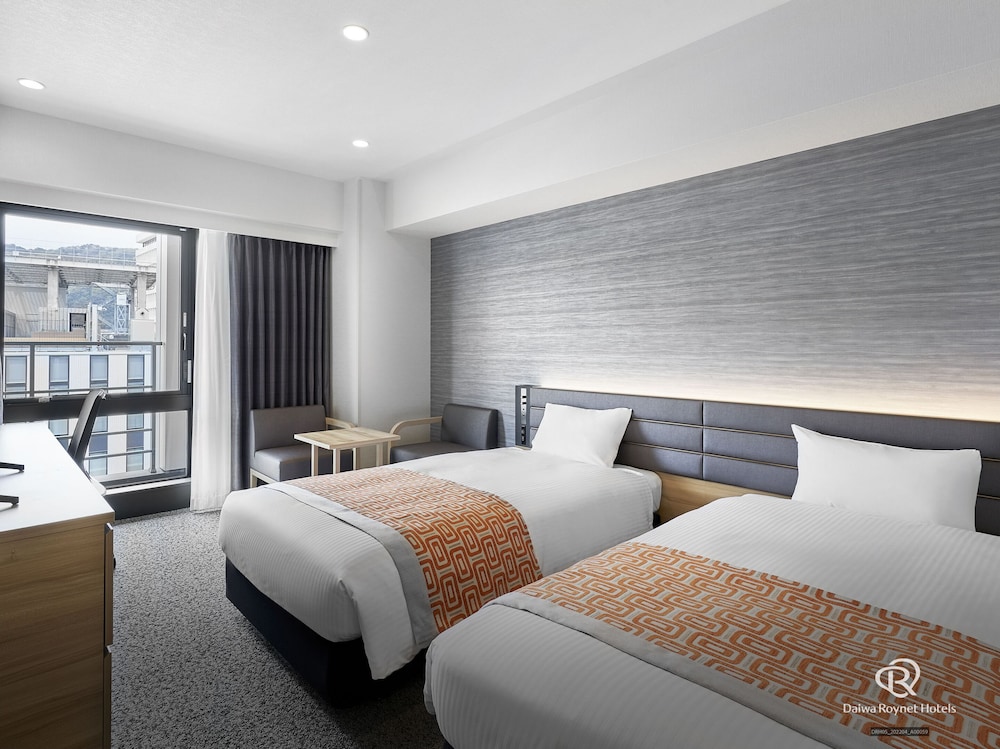 Moderate, Twin Beds, 3 Beds, Smoking