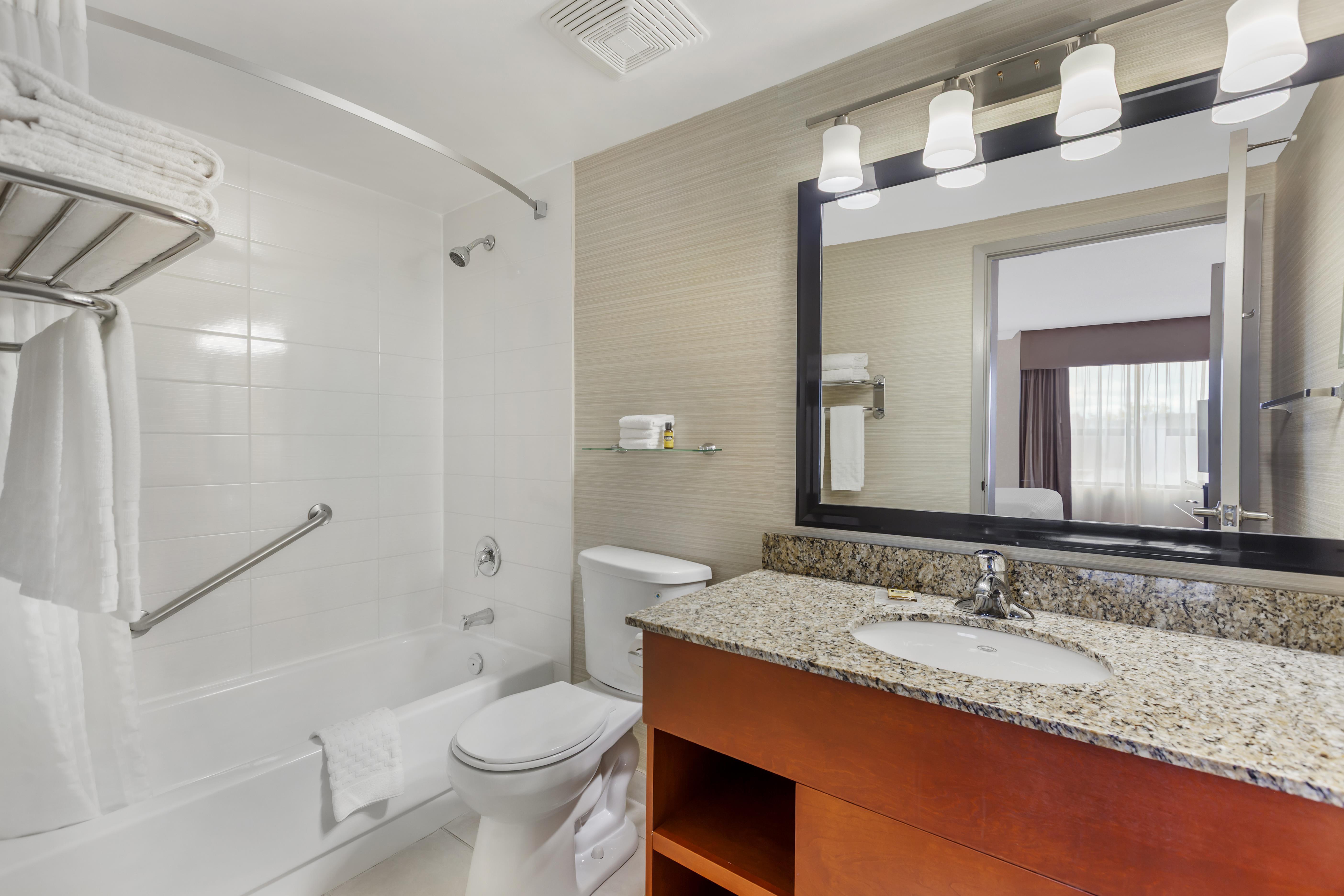 جناح بسرير كينج مع أريكة في طابق مرتفع، Best Western Plus Rose City Suites 9/10