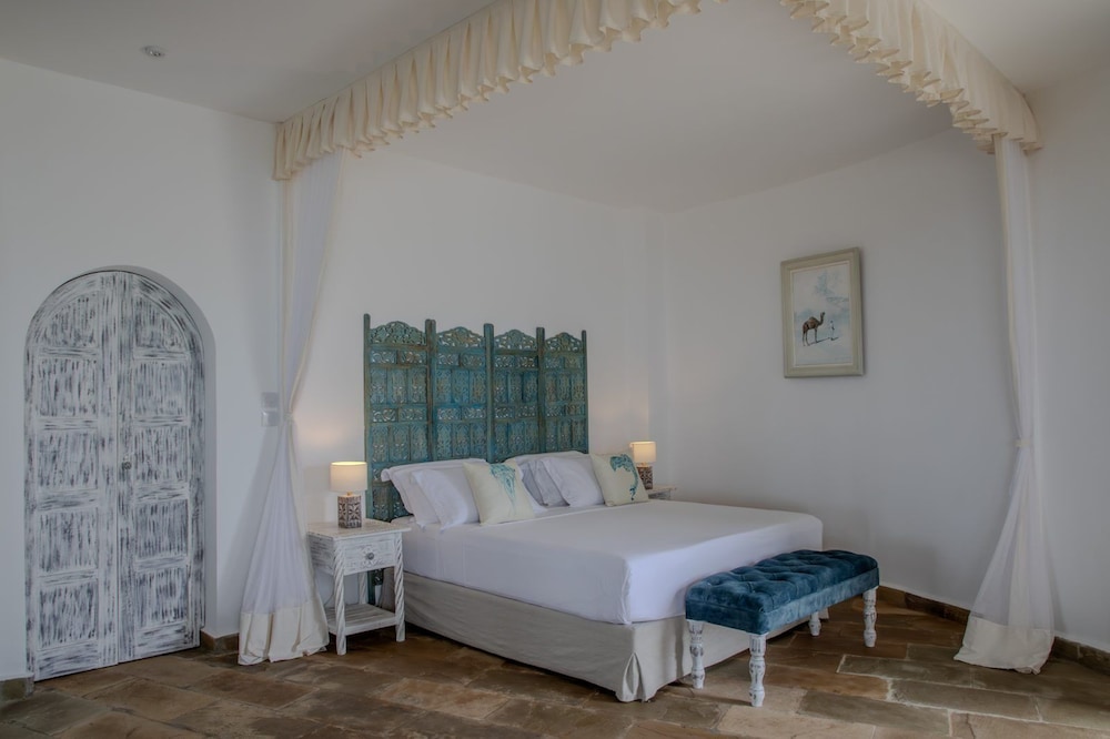 On the Rocks, Suite, King Bed