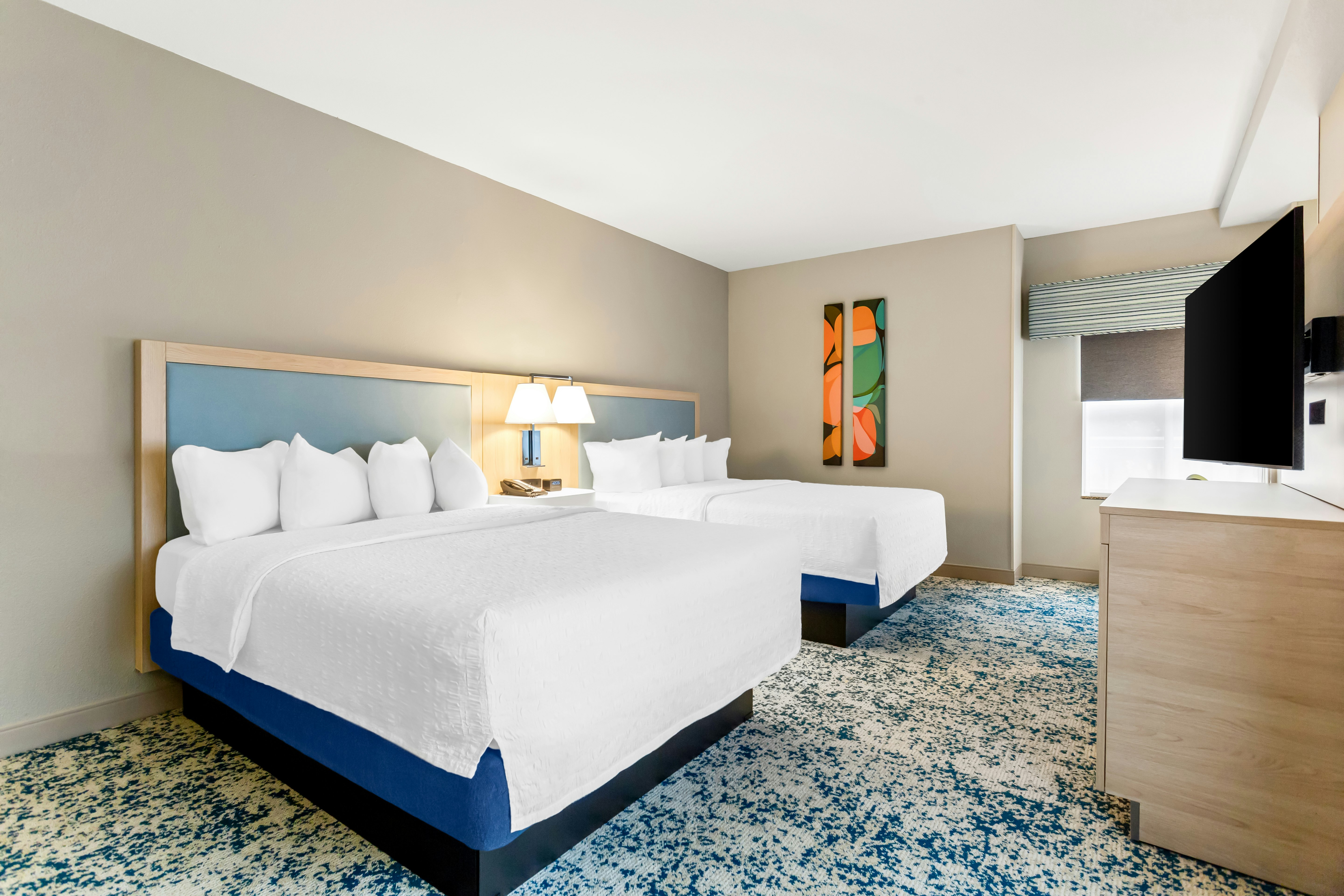 STANDARD, 2 QUEEN BEDS