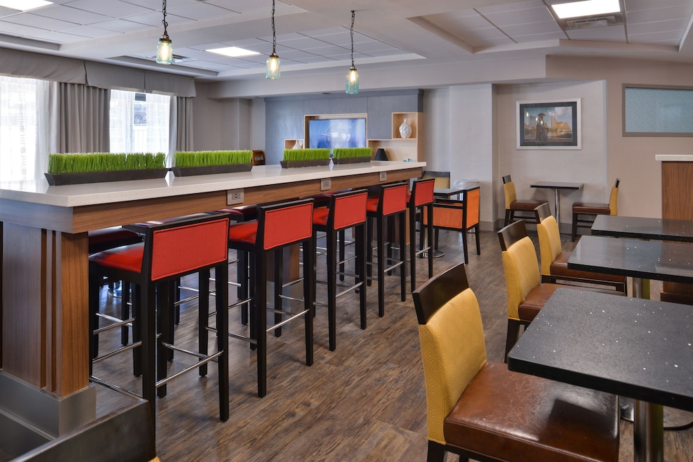 Holiday Inn Express Austin North Central 55/65