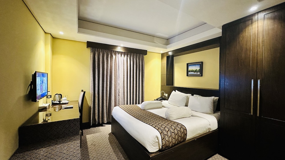 Hotel The Capital 20/50