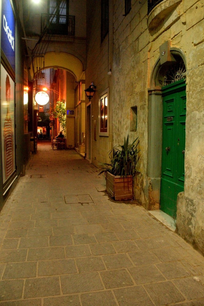 Lee's House Bed & Breakfast Sliema 40/50