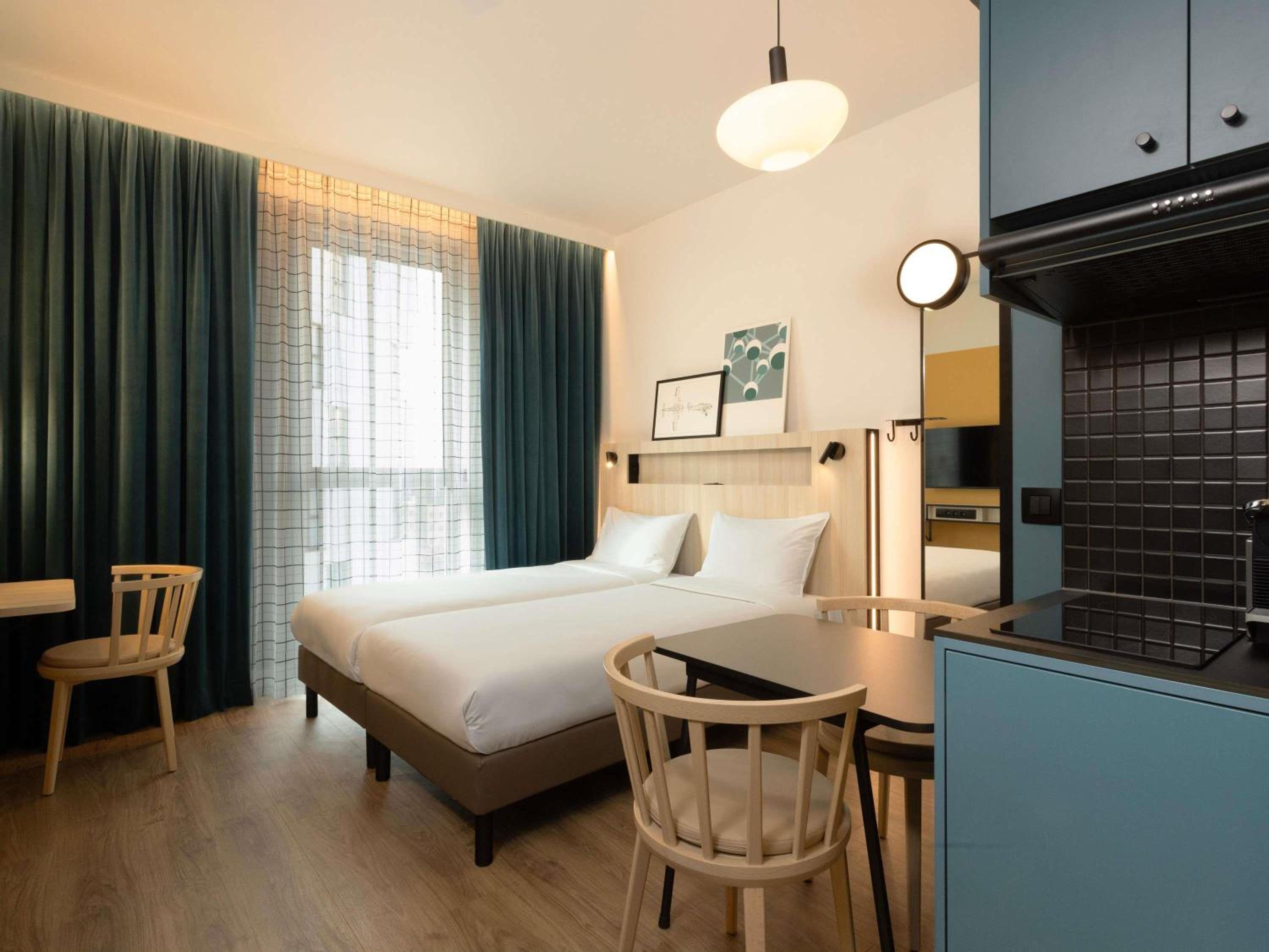 STUDIO, TWIN BEDS
