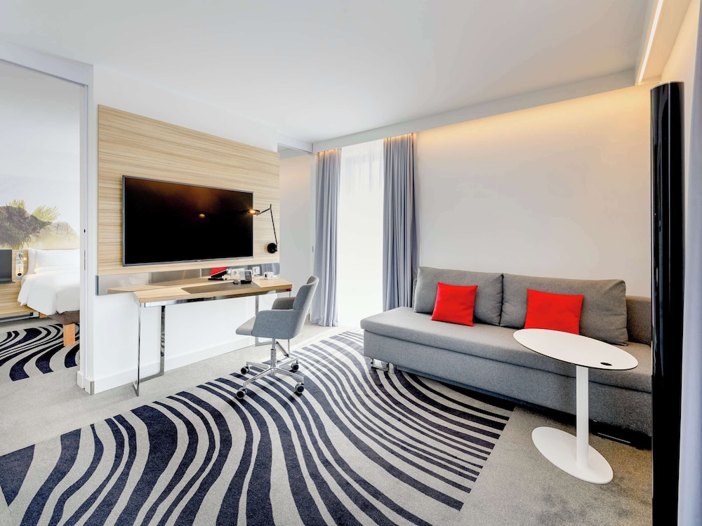 SUITE