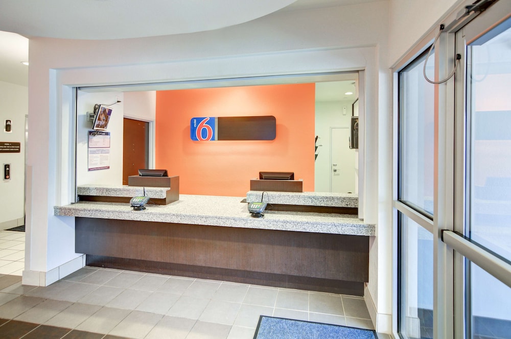 Lobby at Motel6 Roanoke, TX - Northlake - Speedway, ROANOKE - TX