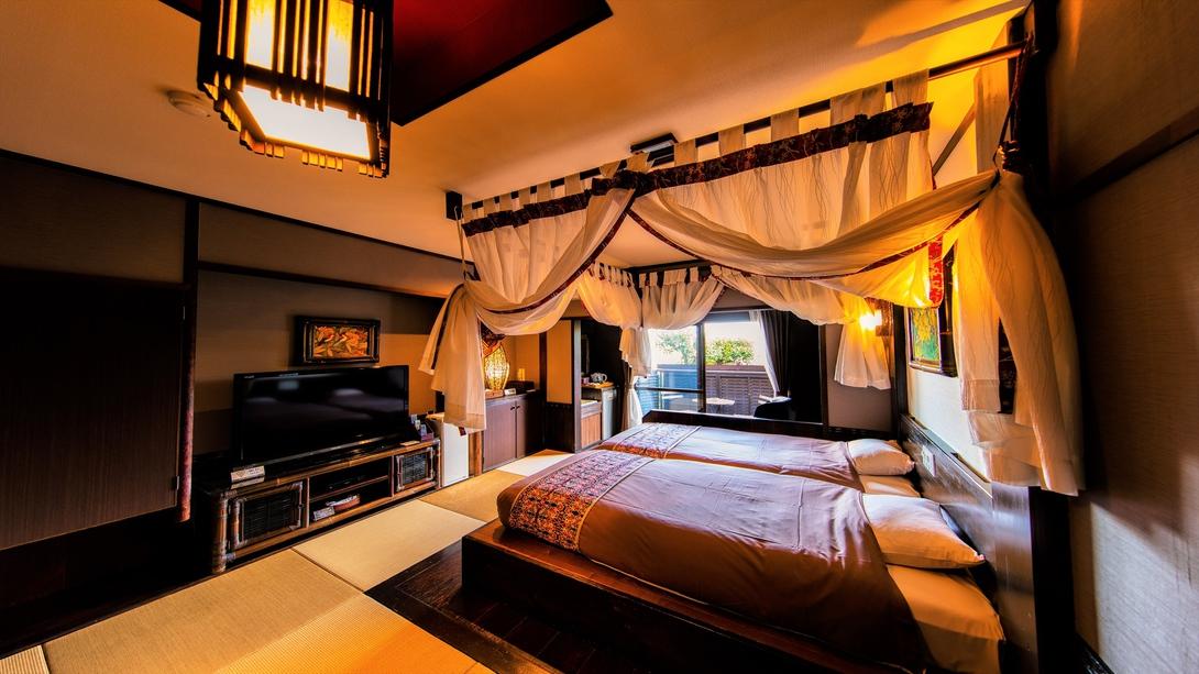Hollywood, Semi Room, Bathtub, Main Building
