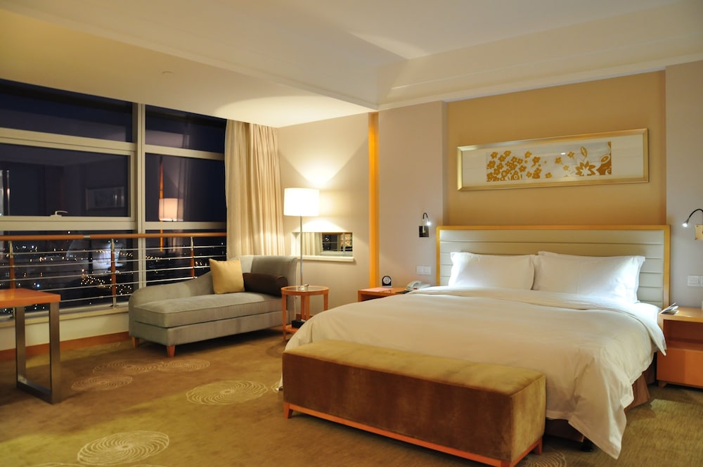 New Century Hotel Qingdao 20/73
