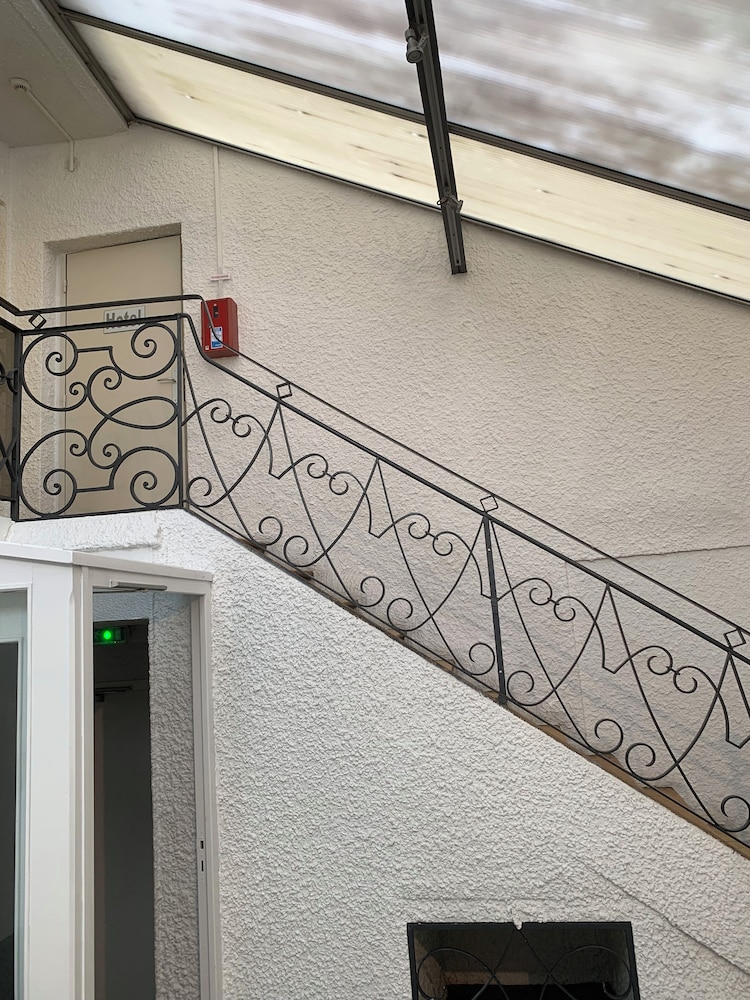 HOTEL L'ANGE COURONNÉ 12/17