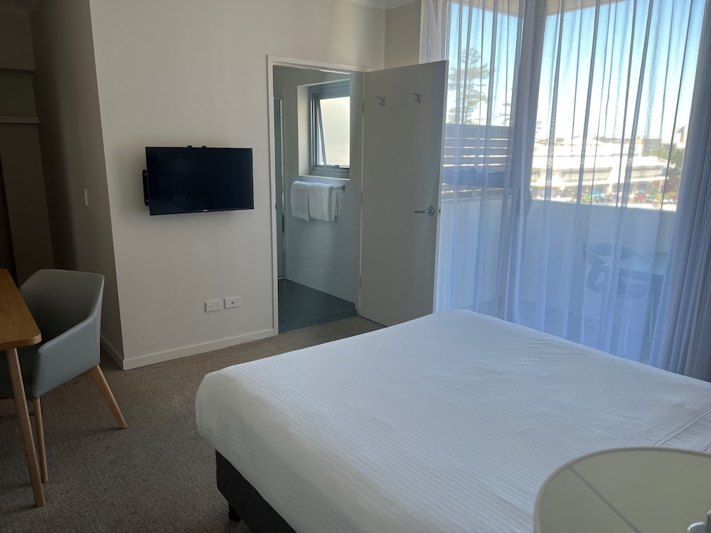MACQUARIE WATERS BOUTIQUE APARTMENT HOTEL 6/26
