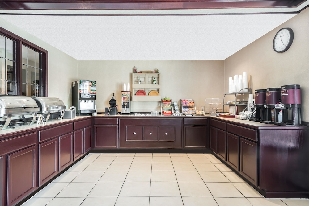 Hawthorn Extended Stay by Wyndham Dayton 4/27