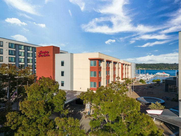 Hampton Inn Suites Bremerton 55/57