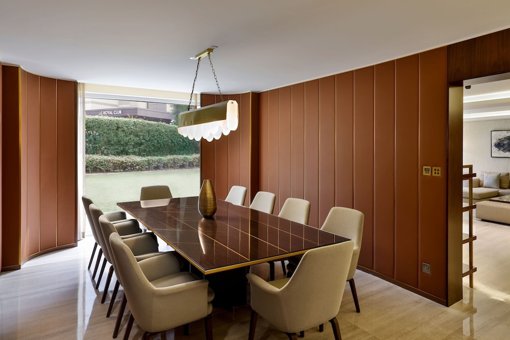 Le Meridien Dubai Hotel and Conference Centre 61/77