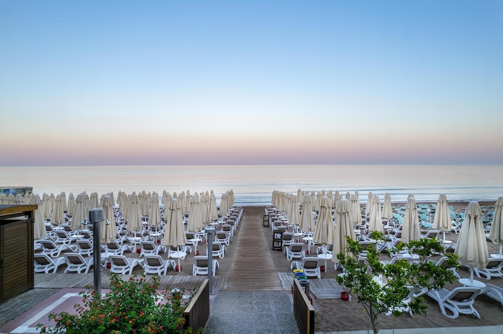 Trendy Side Beach - Adults Only 16 Plus 69/71