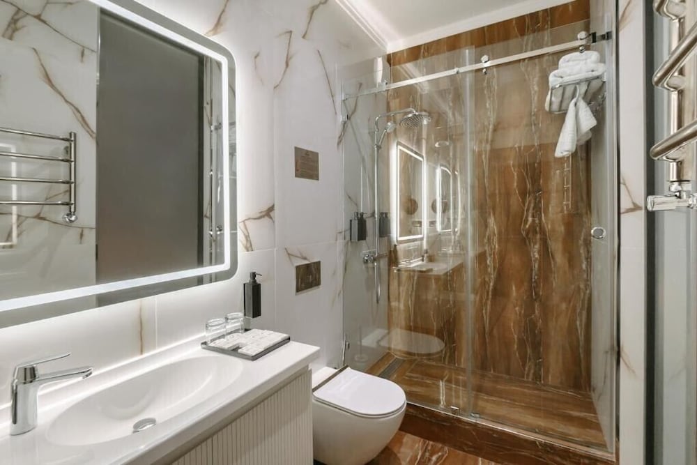 Azimut Hotel Moderno Tashkent 44/45