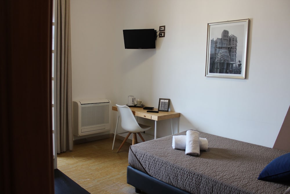 ROOM, SINGLE, DOUBLE BED