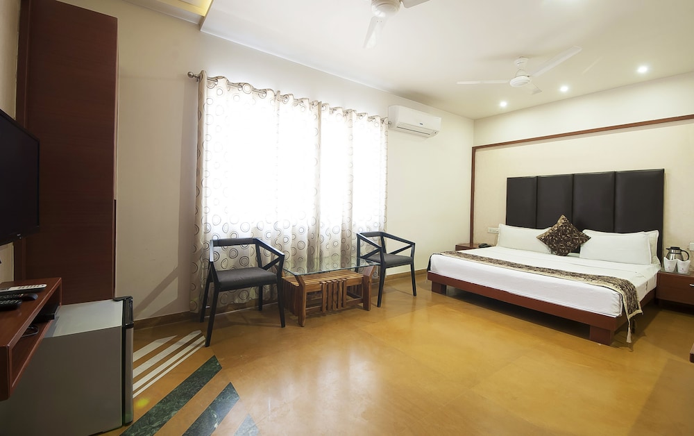 Uddhav Vilas Hotel 7/46