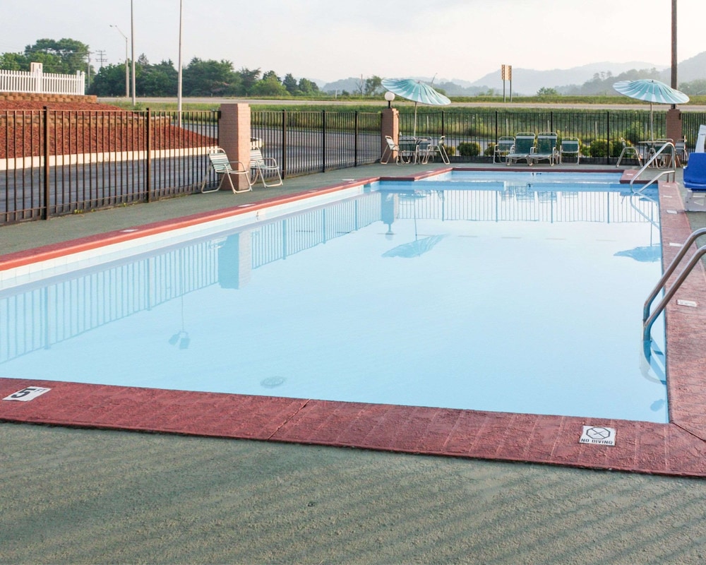 Econo Lodge Rocky Top, TN 12/27