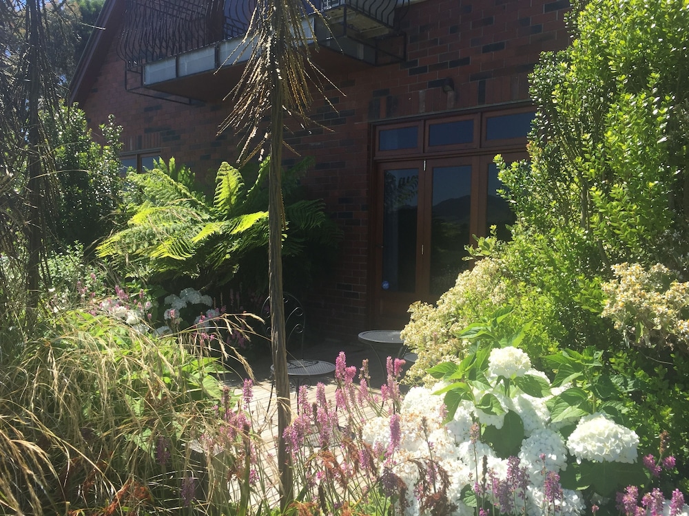 LAKE KARAPIRO LODGE 43/50