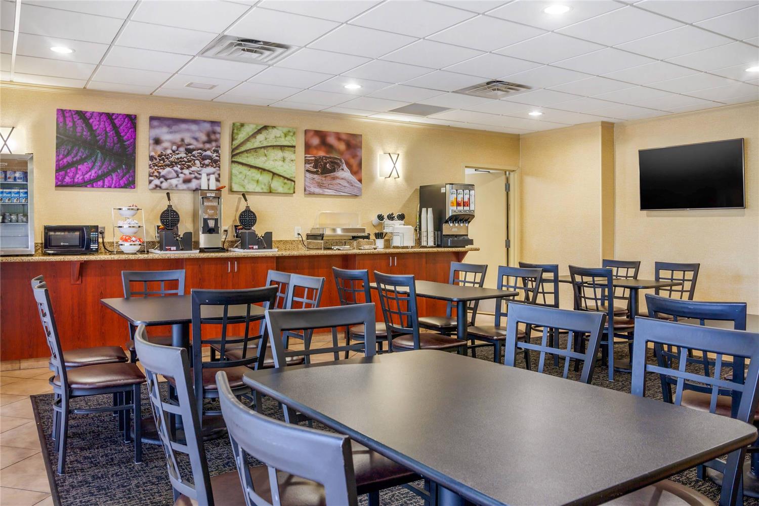 Sleep Inn and Suites Airport Milwaukee WI 27/38